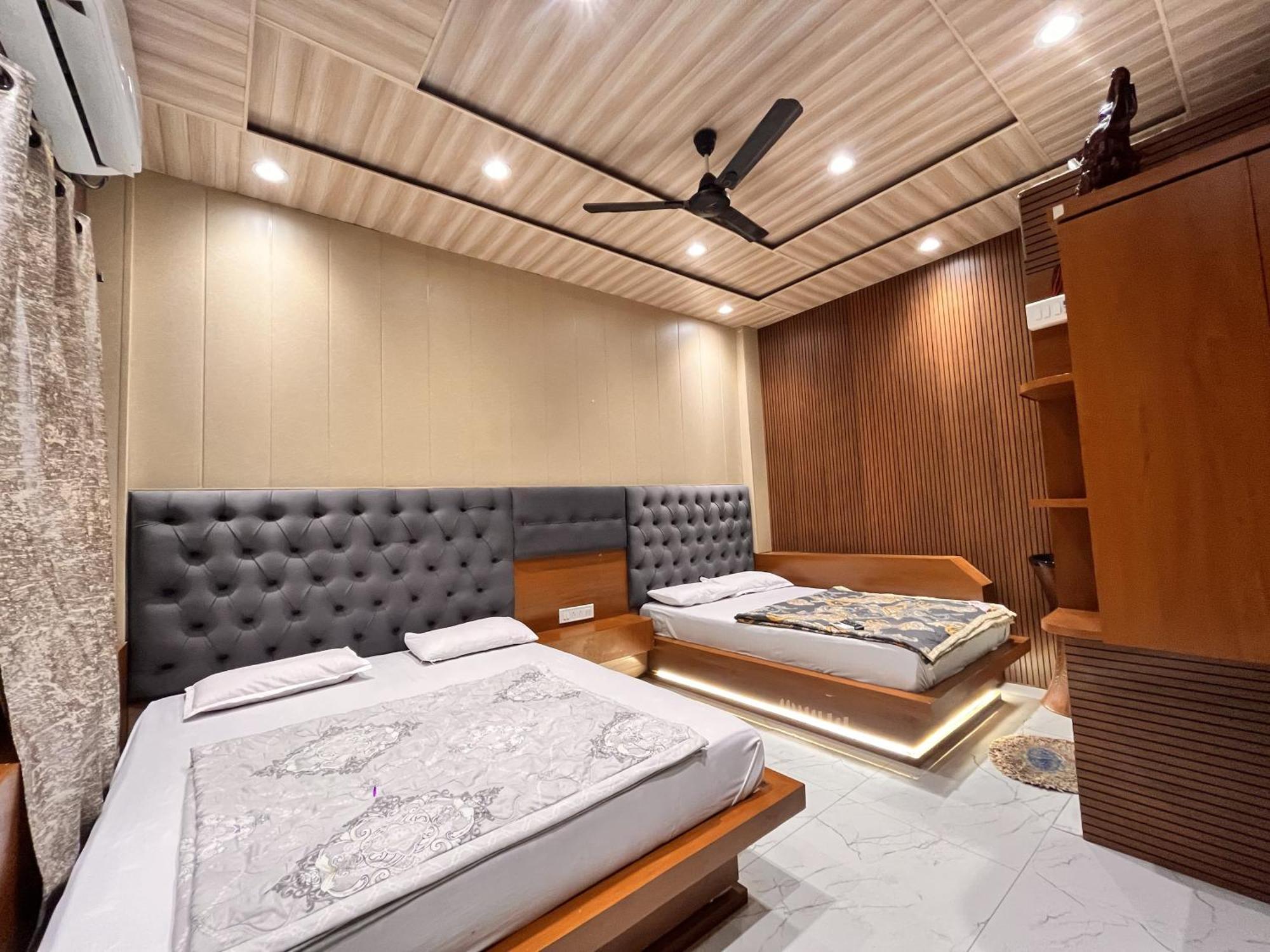 Pallav Guest House اوجاين المظهر الخارجي الصورة