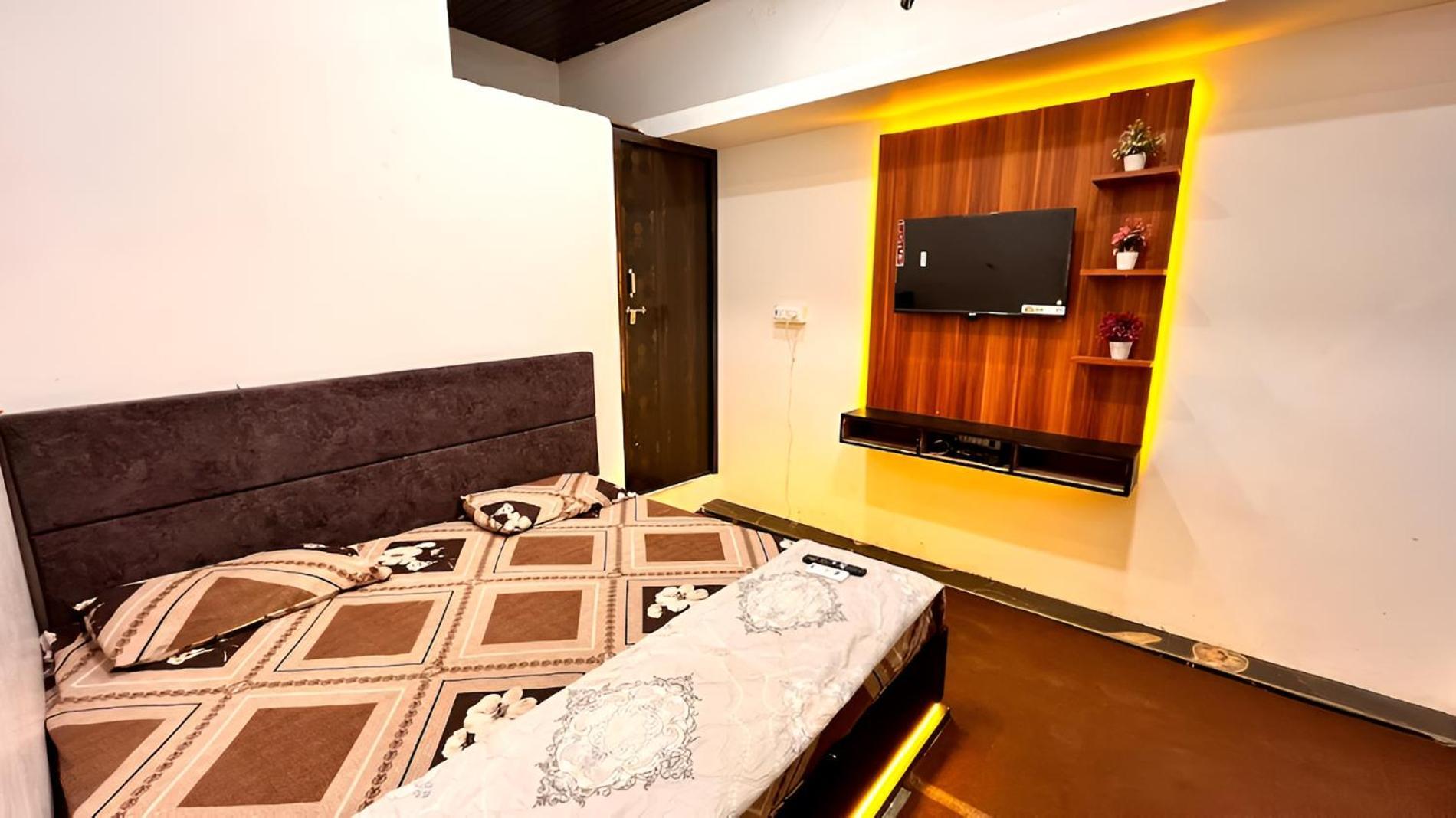 Pallav Guest House اوجاين المظهر الخارجي الصورة