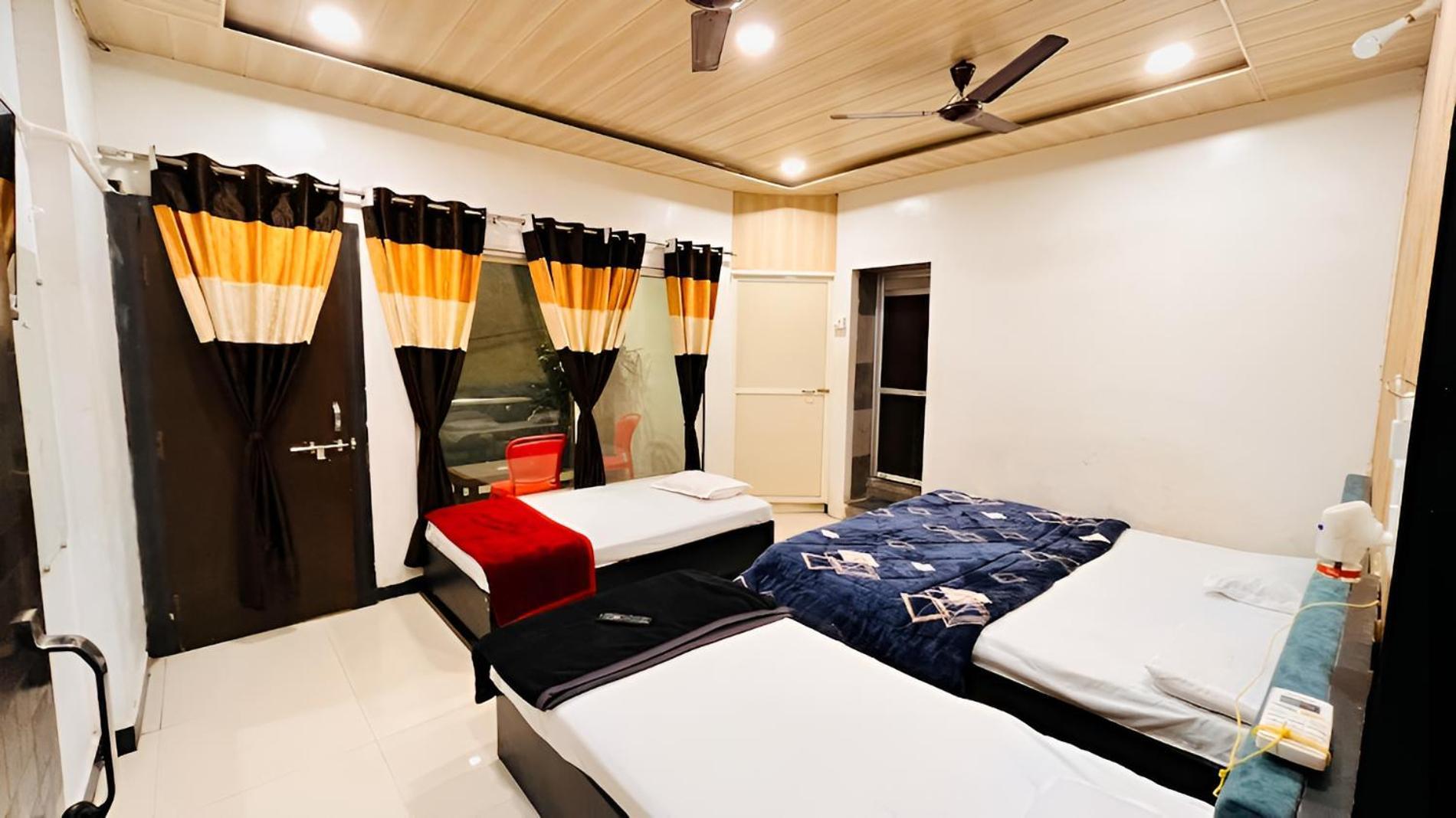 Pallav Guest House اوجاين المظهر الخارجي الصورة