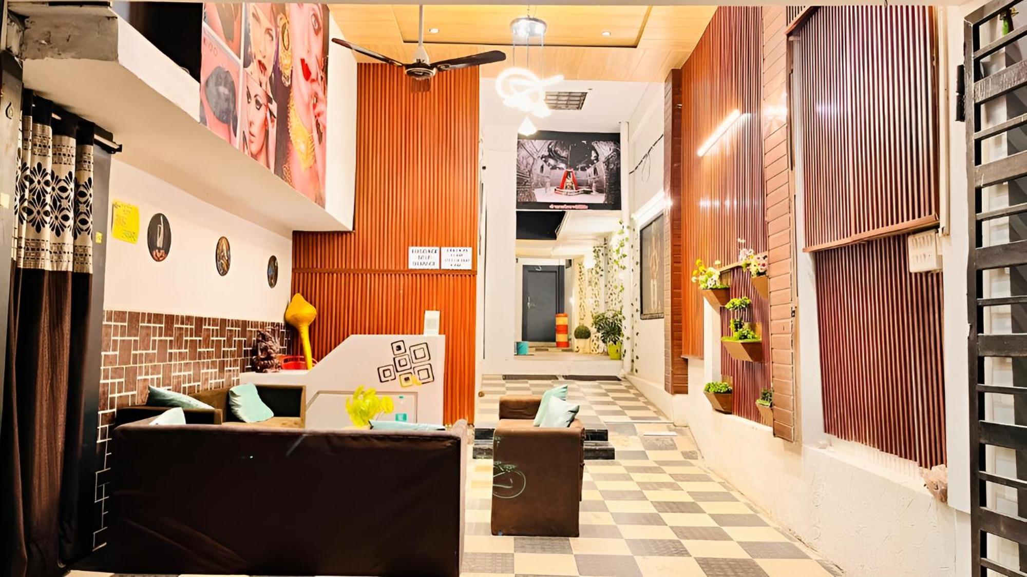 Pallav Guest House اوجاين المظهر الخارجي الصورة